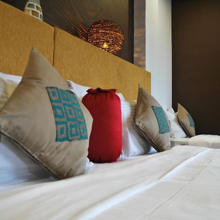 The Canoe Negombo Exterior foto