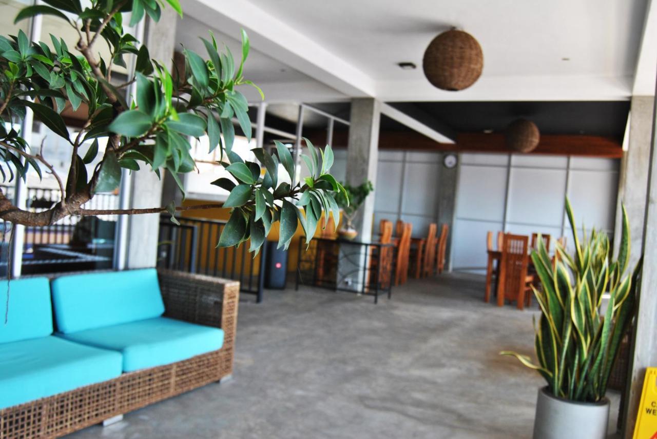 The Canoe Negombo Exterior foto