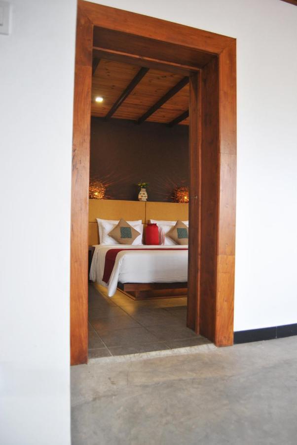 The Canoe Negombo Exterior foto
