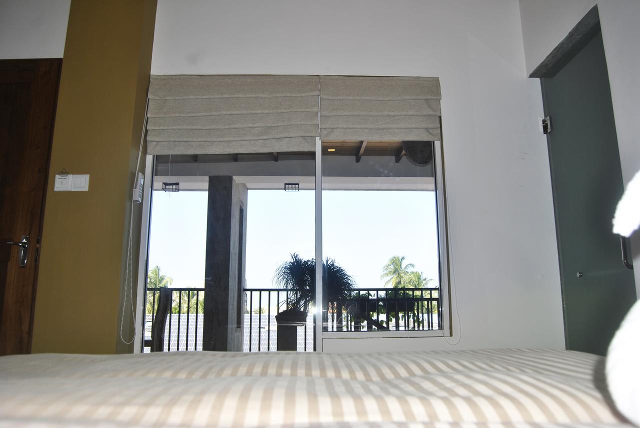 The Canoe Negombo Exterior foto