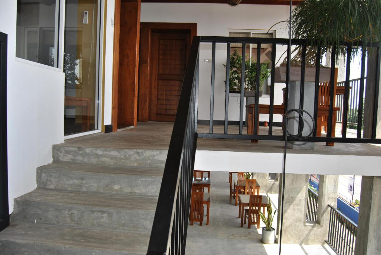 The Canoe Negombo Exterior foto