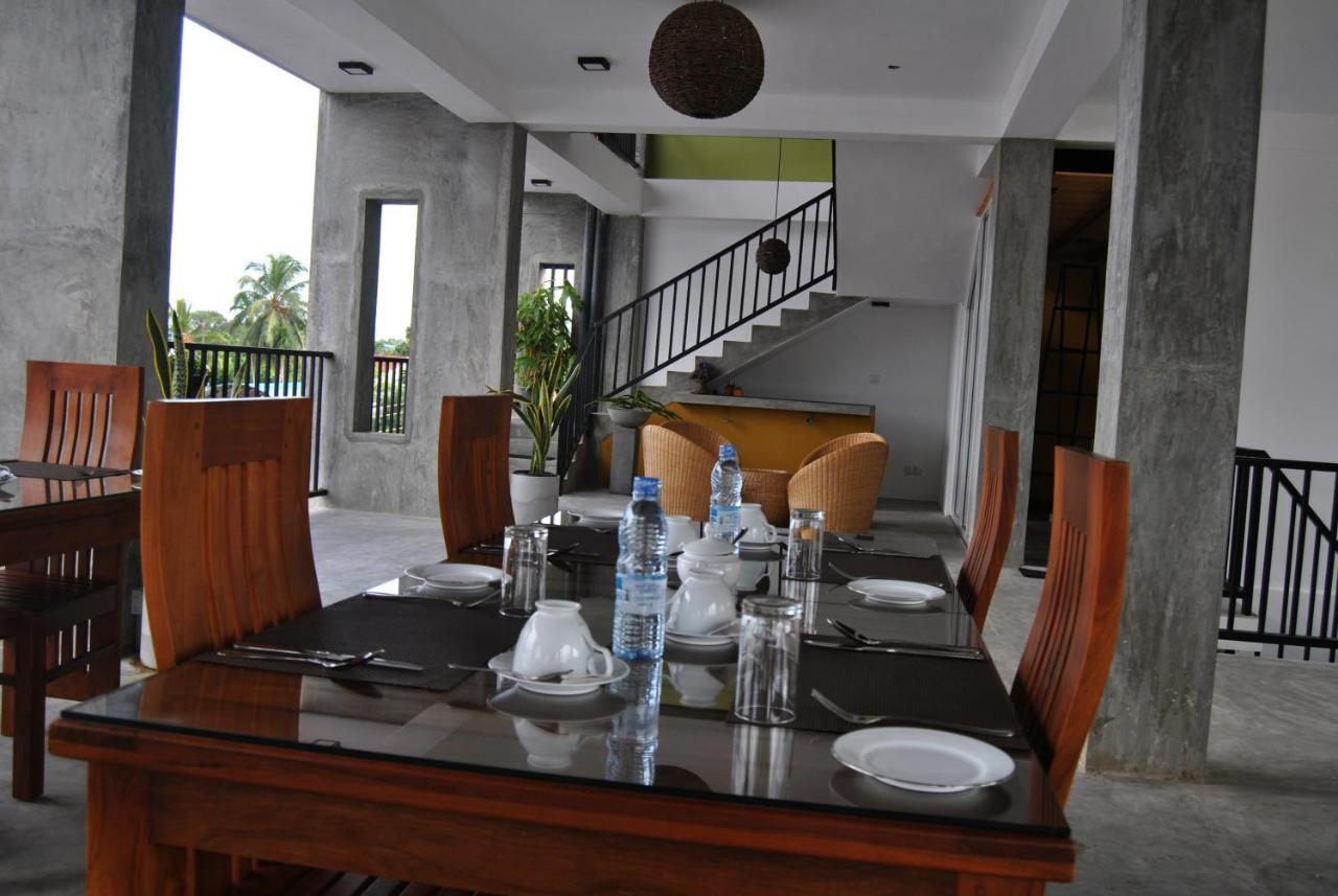 The Canoe Negombo Exterior foto