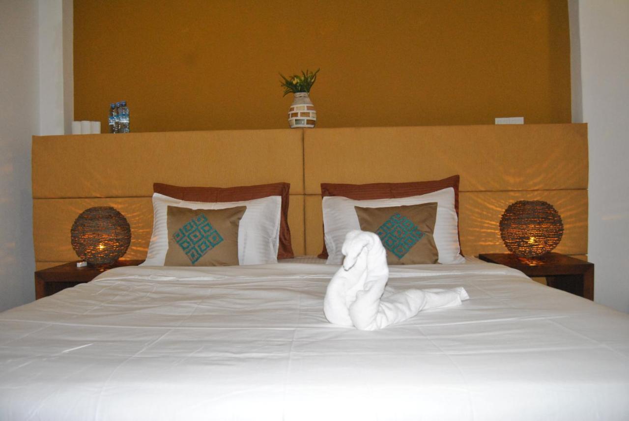 The Canoe Negombo Exterior foto